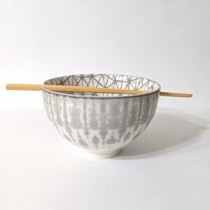 New Signature Tie Dye Gray Stoneware Ceramic 22 Oz Noodle Bowl with Chopsticks
